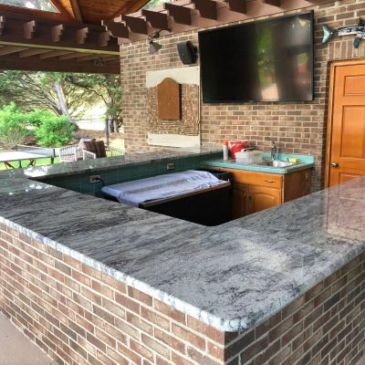 https___cms.countertop.agency_uploads_river_white_granite_countertops_outdoor_kitchen_scaled_1_22b2eb8626